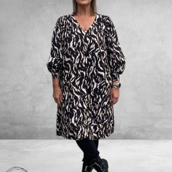 KAFFE CURVE Jurk Milina Black/Brown Graphic Print