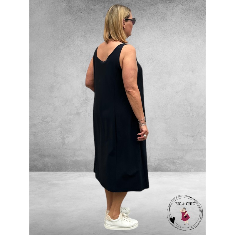 PLUS BASICS Mouwloze Jurk Zwart